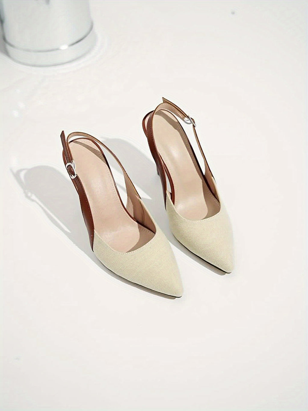 Amélisse | Tacones Talón Abierto con Detalles en Contraste